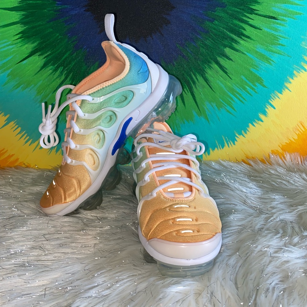 - Nike Air Vapormax Plus "rainbow"